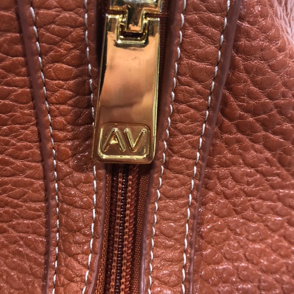 Adrienne Vittadini rust color faux leather hobo/shoulder bag in good condition - Picture 4 of 9